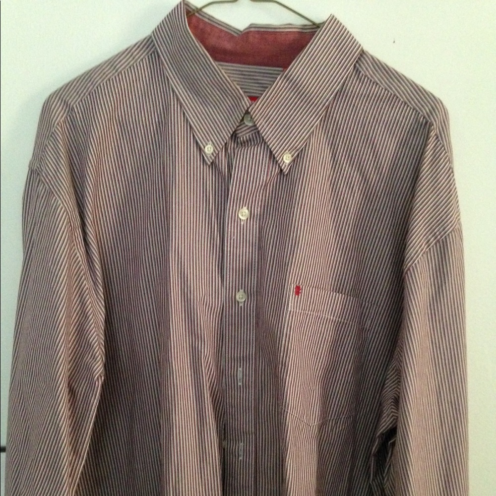 IZOD Men's button up casual shirt. Size: XL